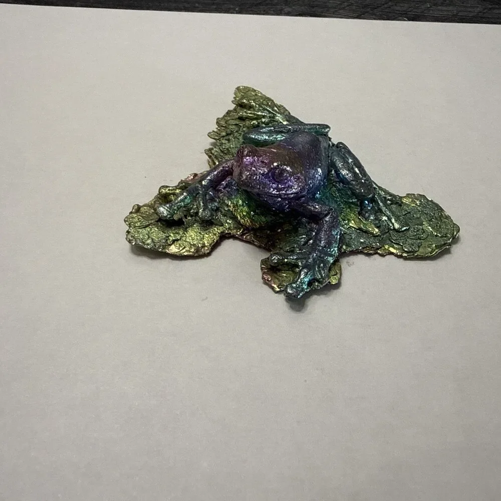 Bismuth crystal Rainbow Lucky Frog